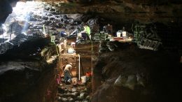 考古发掘大厅的洞穴