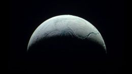 卡西尼岛观看Enceladus运动