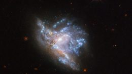 碰撞星系ngc6052