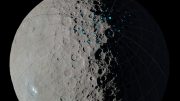 黎明号地图谷神星陨石坑，那里的冰可以积累