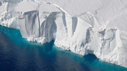 南极洲西部的盖兹冰架
