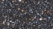 哈勃望远镜揭示了一些我们星系中最早的自留者的正在消失的灰烬
