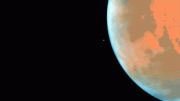 美国宇航局的哈勃望远镜发现火星卫星绕着红色星球运行