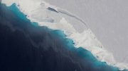 南极冰川的巨大空洞预示着冰川的快速衰退