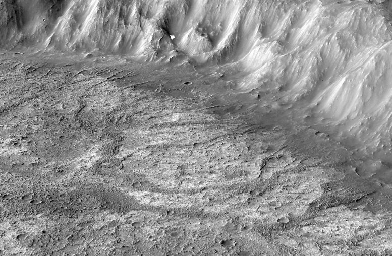 火星火山口独特的水特征