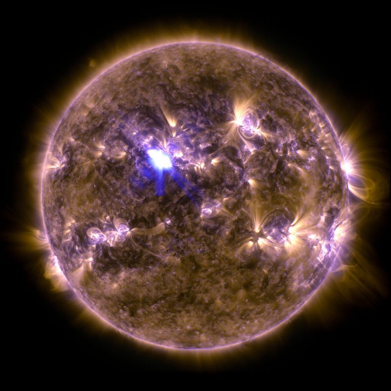 NASA太阳动态天文台摄取M类Flare图像
