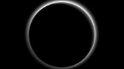 新的视野团队发现阴霾，在冥王星上流动冰