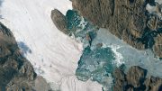 东格陵兰冰川2023年7月25日