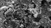 多孔硅粉与热解的聚丙烯腈混合