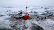 在Transpolar漂移流中富含沉积的海冰