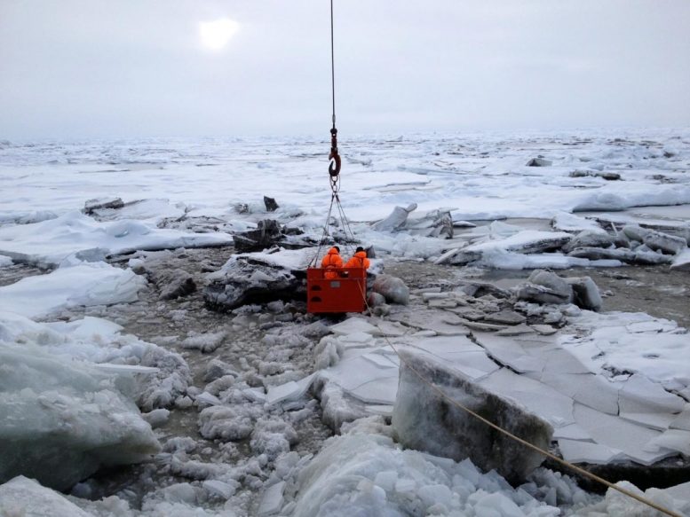 横极漂流流中富含沉积物的海冰