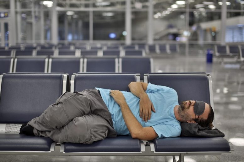 在机场睡觉