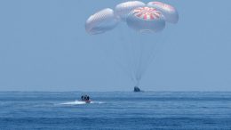SpaceX宇航员“龙奋进”号飞船溅落