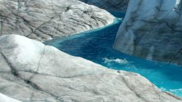 研究表明格陵兰冰板运动减少