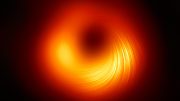 偏振光的超大分离的黑洞M87