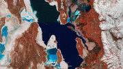 从太空看到犹他州的大盐湖
