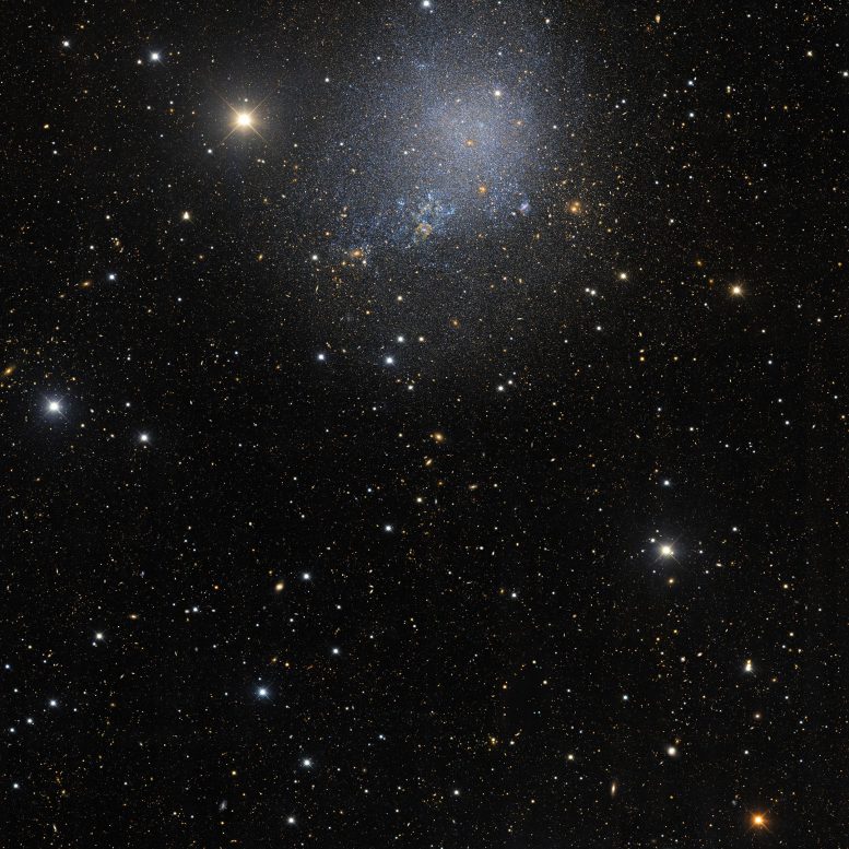 不规则矮星系IC 1613的更广视角