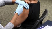女性注射流感疫苗